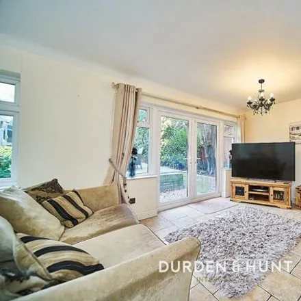 Image 4 - Coopers Close, Chigwell Row, IG7 6EX, United Kingdom - House for sale
