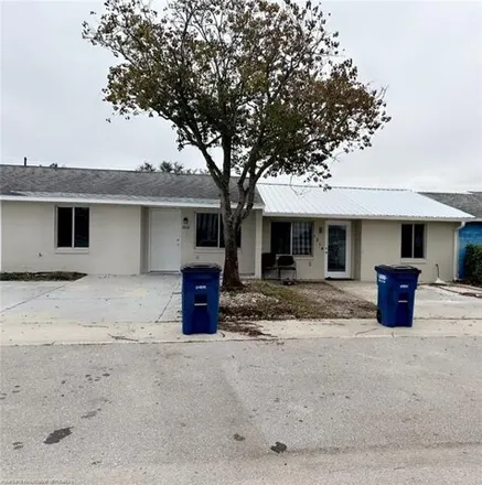Buy this 2 bed house on 1212 Spinks Lane in Sebring, FL 33870