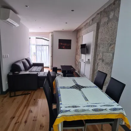 Rent this 2 bed apartment on Rua do Bonjardim 666 in 4000-060 Porto, Portugal