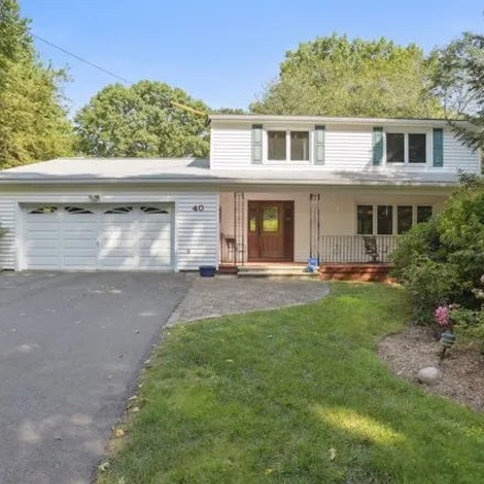 Buy this 4 bed house on 40 Kings Hwy in North Haven, Connecticut