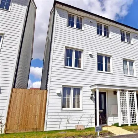 Buy this 3 bed townhouse on Quarry Way in Hythe, CT21 4AW