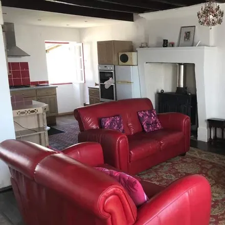 Rent this 2 bed house on 16320 Édon