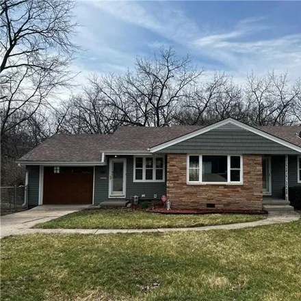 Buy this 3 bed house on 2270 Thornton Drive in Des Moines, IA 50321