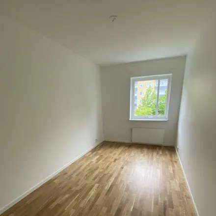 Rent this 3 bed apartment on Gånglåtsvägen 15 in 215 79 Malmo, Sweden