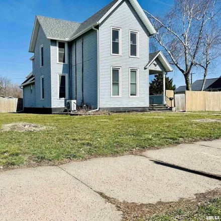Buy this studio house on 178 South 5th Street in Clinton, IA 52732