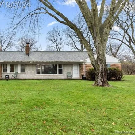 Buy this 3 bed house on 20717 Kennoway Circle in Beverly Hills, MI 48025