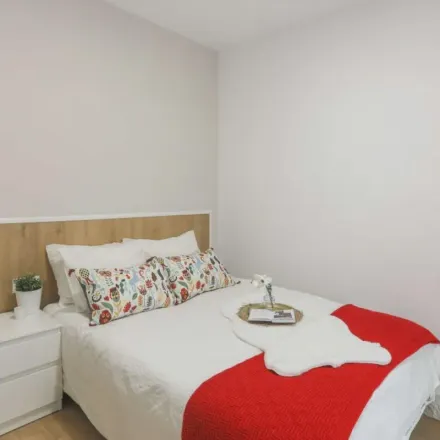 Rent this 8 bed apartment on Dantxari in Calle de Ventura Rodríguez, 8