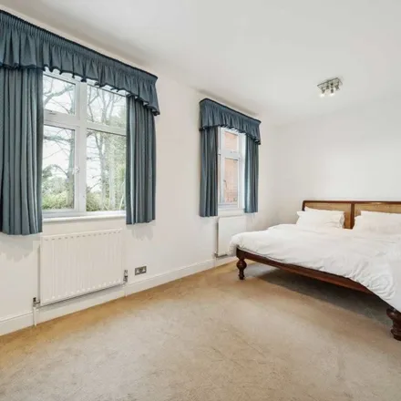 Rent this 5 bed townhouse on Augusta Walk in London, W5 2QW