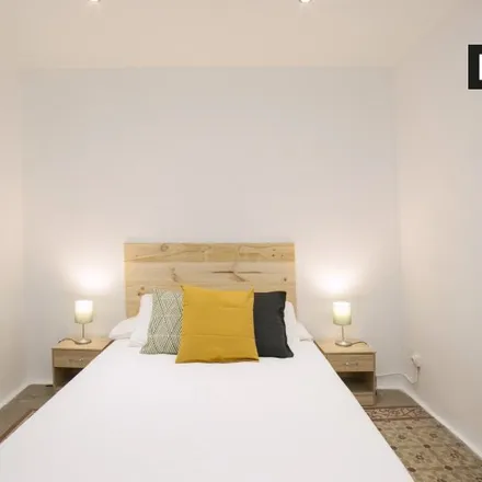 Rent this 5 bed room on Avinguda de la Riera de Cassoles in 51, 08012 Barcelona