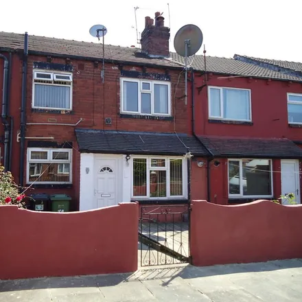 Rent this 1 bed townhouse on 14 Longroyd Crescent North in Leeds, LS11 5EU
