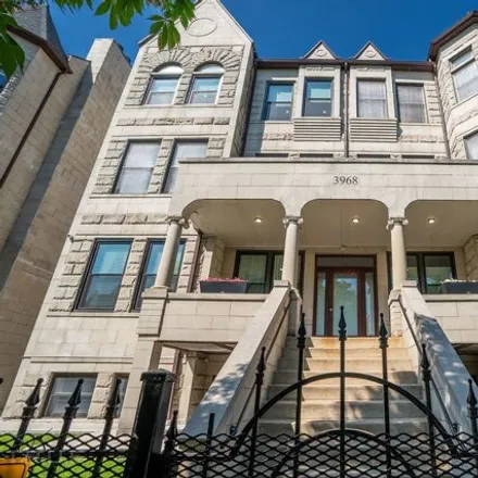Buy this 3 bed condo on 3968 South Ellis Avenue in Chicago, IL 60615