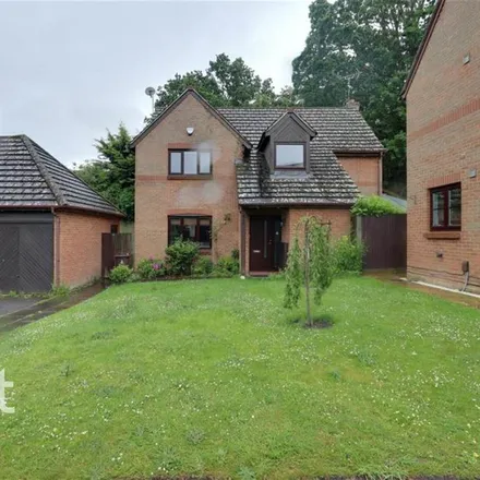 Rent this 4 bed house on Dean Grove in Wokingham, RG40 1WD