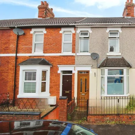 Rent this 3 bed townhouse on Brunswick Street in Swindon, SN1 3NB