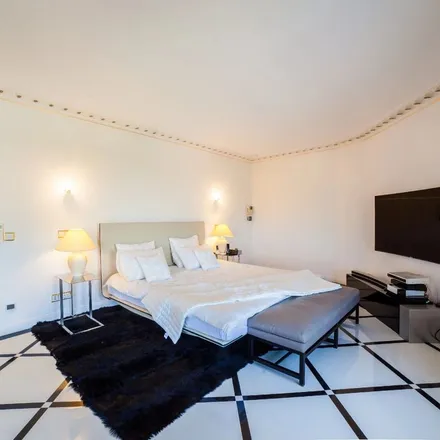 Rent this 9 bed apartment on Place du Général de Gaulle in 06600 Antibes, France