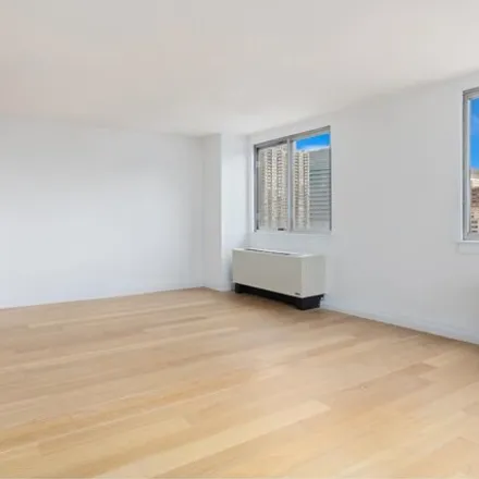 Image 4 - 308 East 38th Street, New York, NY 10016, USA - Condo for sale