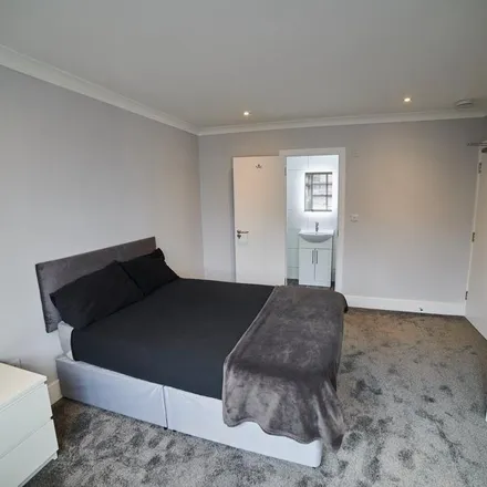 Image 3 - Milford Gardens, South Stanmore, London, HA8 6EY, United Kingdom - Apartment for rent