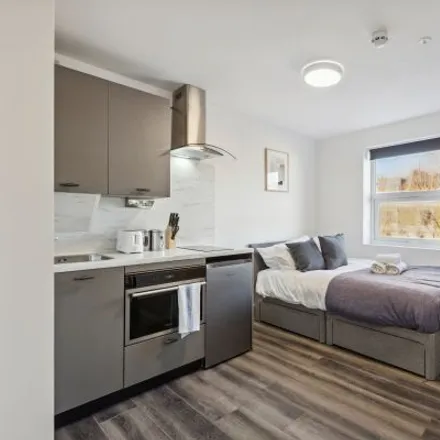 Rent this studio apartment on 7 Sutherland Avenue in London, W9 2HQ