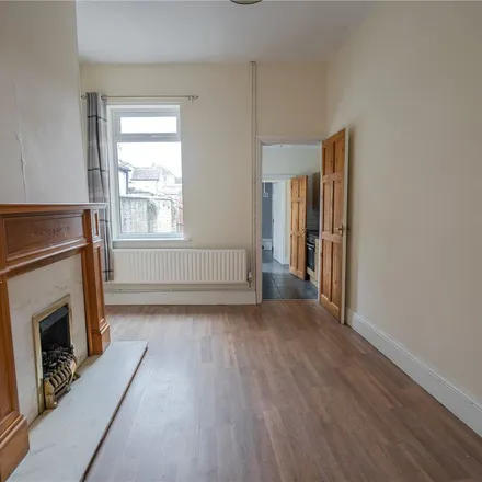 Rent this 3 bed apartment on Convamore Road in Grimsby, DN32 9AL