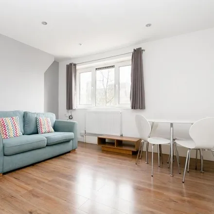 Rent this 1 bed apartment on Sceptre Road in London, E2 0JT