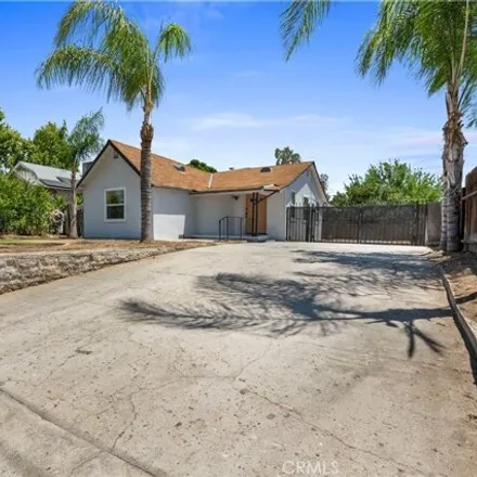 Image 2 - 427 Columbus St, Bakersfield, California, 93305 - House for sale