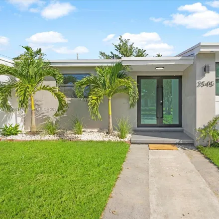 Rent this 4 bed house on 7-Eleven in 1 West Flagler Street, Miami