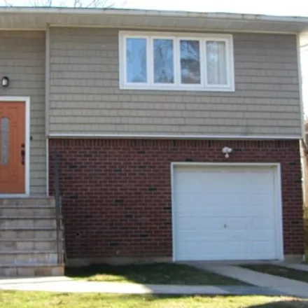 Rent this 4 bed house on 14 Carlyle Place in Roslyn Heights, NY 11577