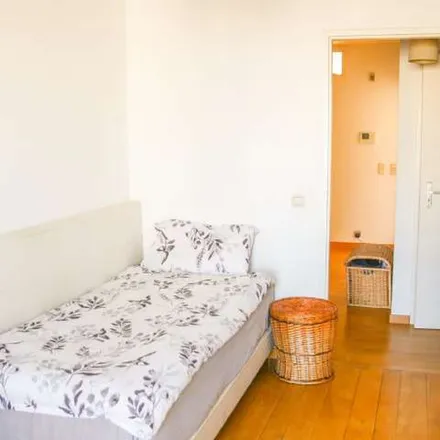 Rent this 2 bed apartment on Parc Schuman - Schumanpark in Rue Théodore De Cuyper - Théodore De Cuyperstraat, 1200 Woluwe-Saint-Lambert - Sint-Lambrechts-Woluwe