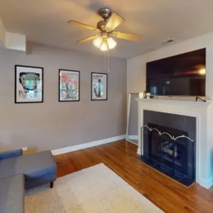 Buy this 2 bed apartment on #g,4867 North Rockwell Street in Lincoln Square, Chicago