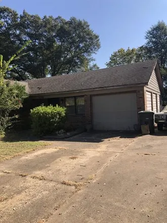 Buy this 3 bed house on 4396 Bradcrest Cove in Memphis, TN 38128