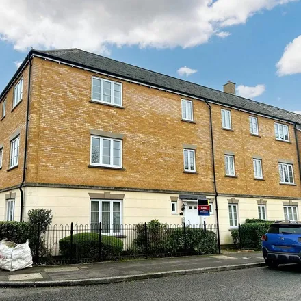 Rent this 2 bed apartment on Madley Brook Lane in Witney, OX28 1FT