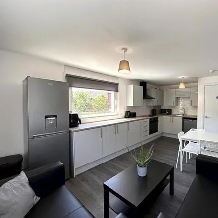 Image 2 - Chapel Street, Rutherglen, G73 1JE, United Kingdom - Apartment for rent