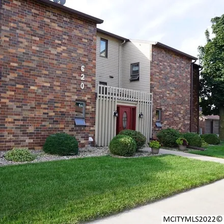 Buy this 2 bed condo on Briarstone Drive in Mason City, IA 50401