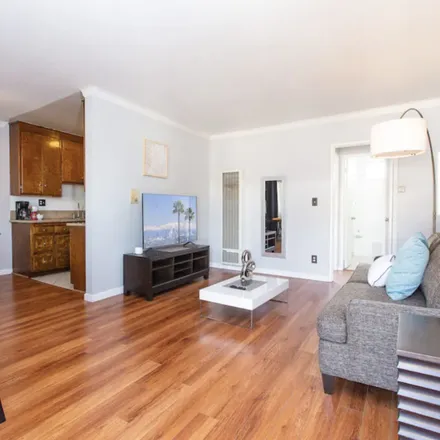 Image 1 - 7845 Willoughby Avenue, Los Angeles, CA 90046, USA - House for rent