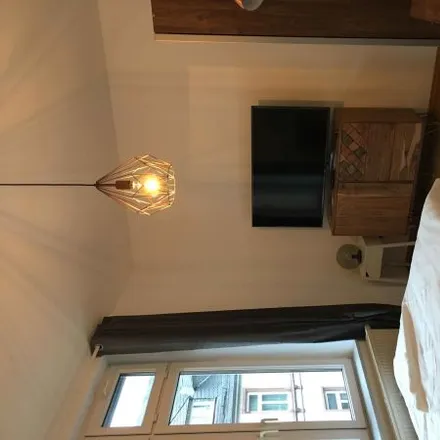 Rent this 3 bed room on Heiligkreuzgasse 13 in 60313 Frankfurt, Germany