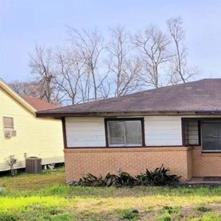 Rent this 3 bed house on 3187 Dorothy Avenue in West Oakland, Beaumont
