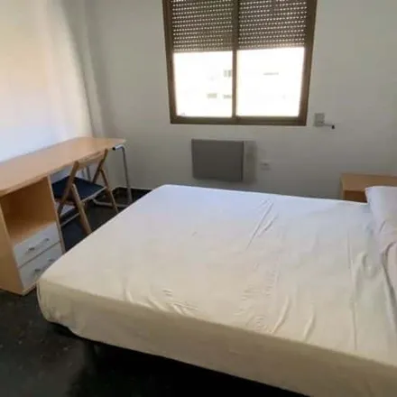 Rent this 4 bed room on Carrer de Pinzón in 46001 Valencia, Spain