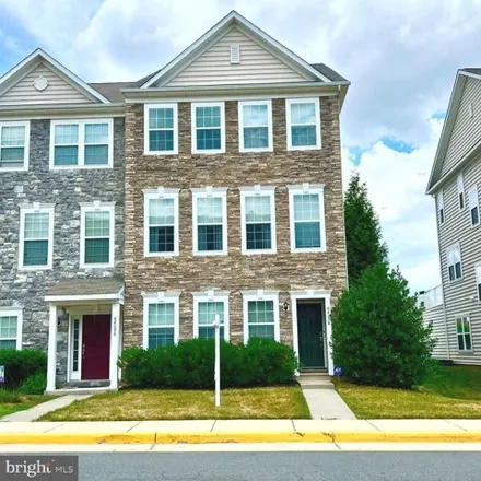 Rent this 4 bed townhouse on 44098 Turf Field Sq in Chantilly, Virginia