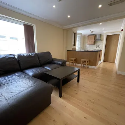 Rent this 1 bed apartment on Richmond Road in Cardiff, CF24 3BU