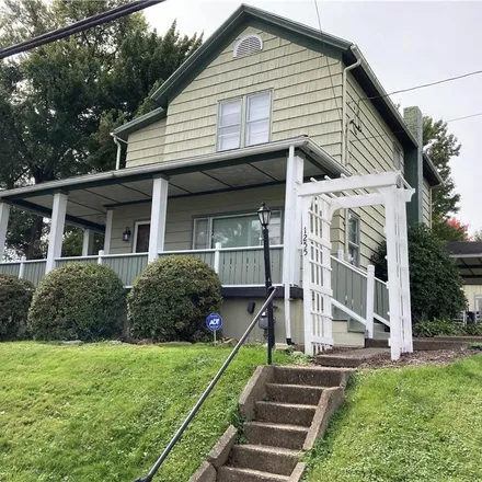 Image 1 - 1255 Oakwood Street, Pleasant Heights, East Liverpool, OH 43920, USA - House for sale