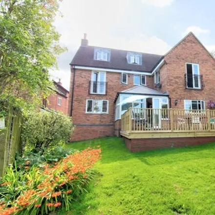 Buy this 6 bed house on The Witch and Sow in High Street, Northampton