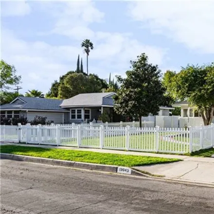 Image 4 - 19077 Sylvan Street, Los Angeles, CA 91335, USA - House for rent