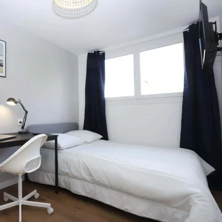 Rent this 2 bed room on 7 Rue du Bouguen in 29200 Brest, France