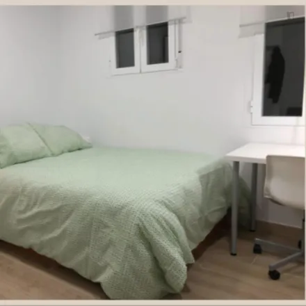 Rent this 5 bed room on Calle de la Cabeza in 42, 28012 Madrid