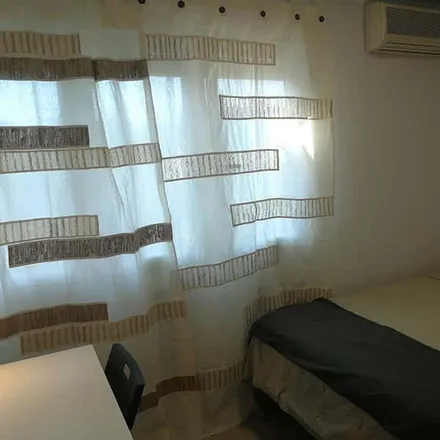 Rent this 5 bed room on Plaza del Corregidor Sancho de Córdoba in 8, 28030 Madrid