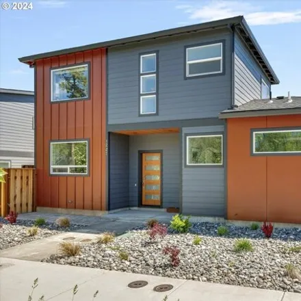 Buy this 3 bed townhouse on 29th Street in Hood River, OR 97031