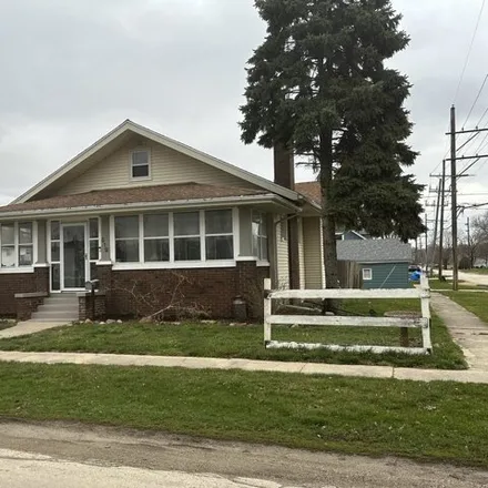 Buy this 2 bed house on 583 19th Avenue in Fulton, IL 61252