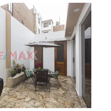 Buy this studio house on Avenida Callao in La Perla, Lima Metropolitan Area 07016