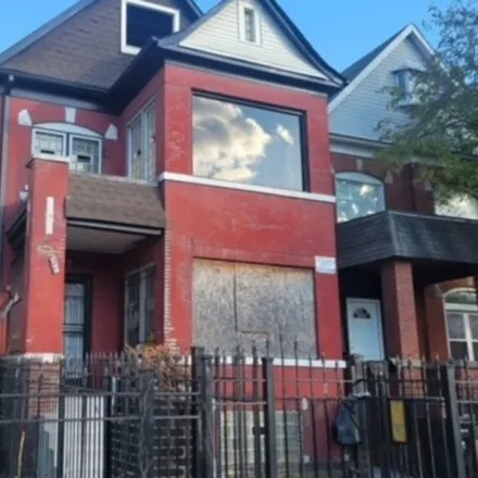 Buy this 5 bed house on 6615 South Ellis Avenue in Chicago, IL 60637