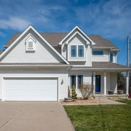 Buy this 5 bed house on 10001 Oakwood Drive in Urbandale, IA 50322