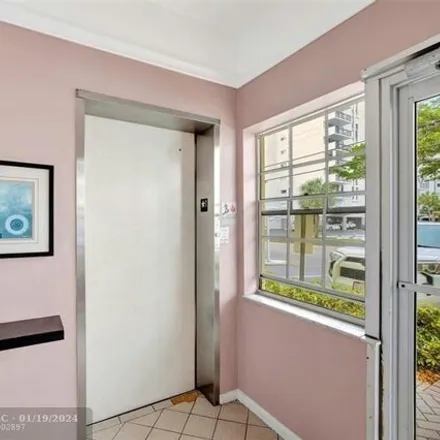 Image 2 - 3013 Northeast 47th Court, Fort Lauderdale, FL 33308, USA - Condo for sale